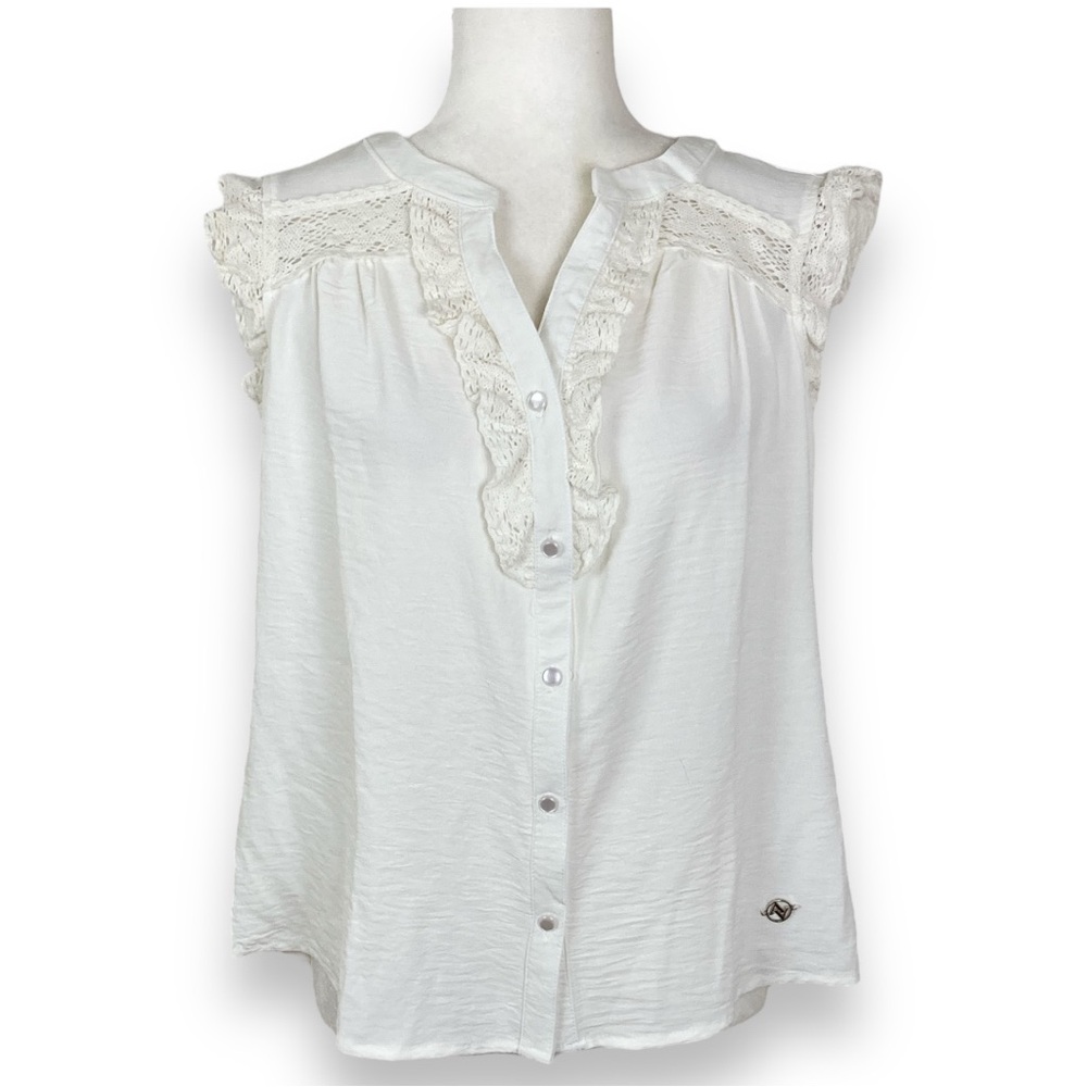 NWT Adrienne Vittadini Blouse crochet details size M